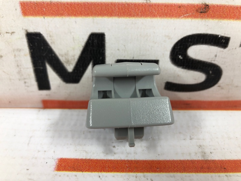 Крючок солнцезащитного козырька, 250 рублей, Красноярск