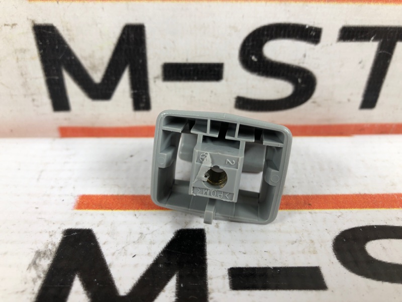 Крючок солнцезащитного козырька, 250 рублей, Красноярск