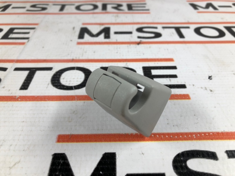 Крючок солнцезащитного козырька, 190 рублей, Красноярск