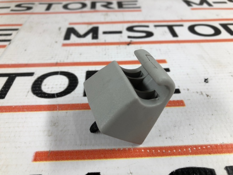 Крючок солнцезащитного козырька, 190 рублей, Красноярск