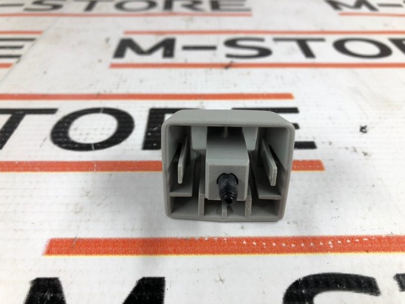 Крючок солнцезащитного козырька, 190 рублей, Красноярск