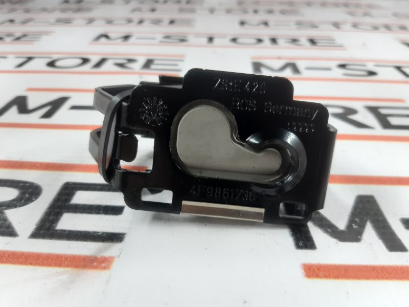 Кронштейн полки багажника, 340 рублей, Красноярск