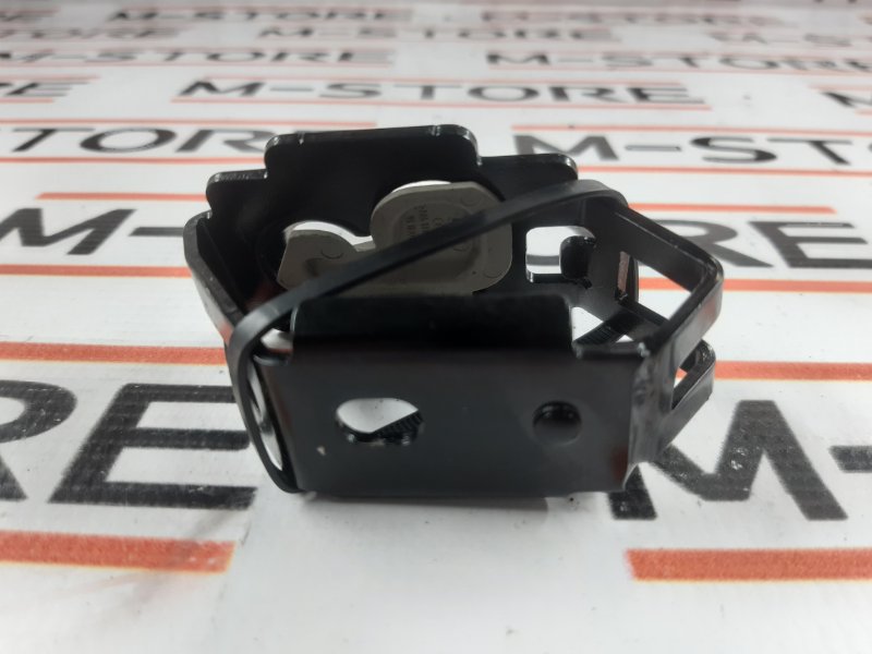 Кронштейн полки багажника, 340 рублей, Красноярск