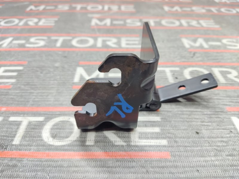 кронштейн пола багажника, 300 рублей, Красноярск