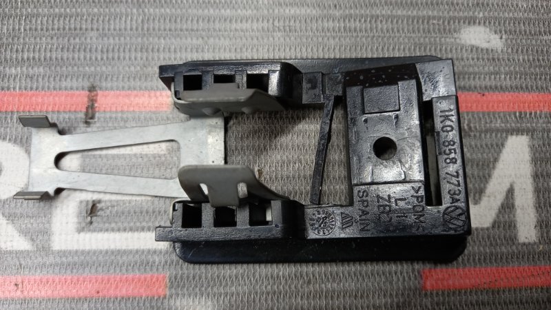 крепление козырька, 300 рублей, Красноярск