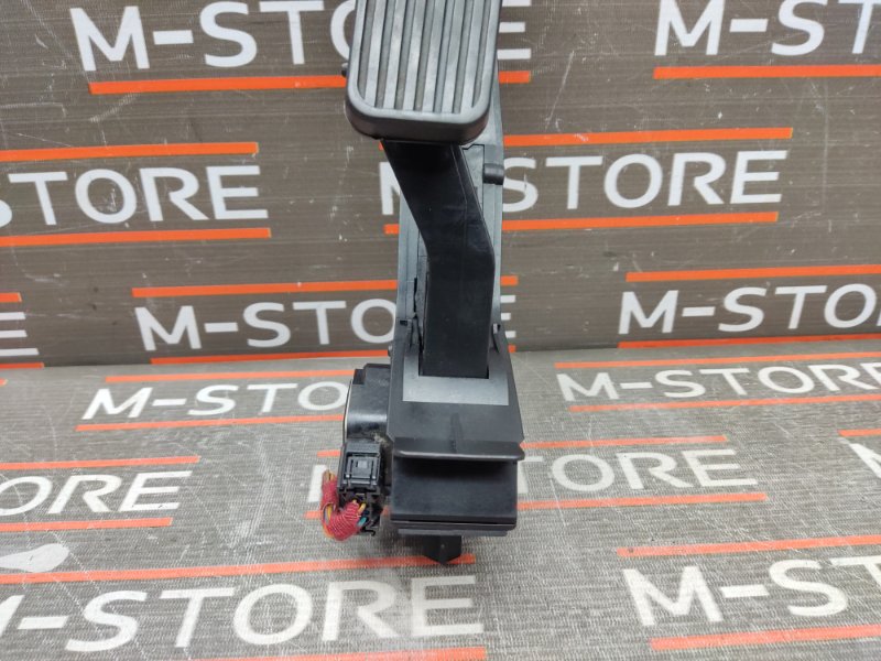 педаль газа, 1000 рублей, Красноярск