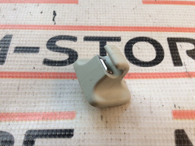 Крючок солнцезащитного козырька, 190 рублей, Красноярск