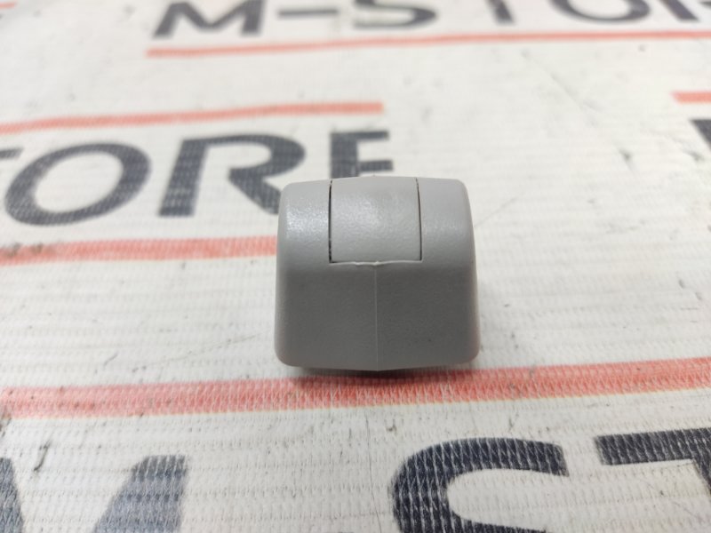 Крючок солнцезащитного козырька, 190 рублей, Красноярск