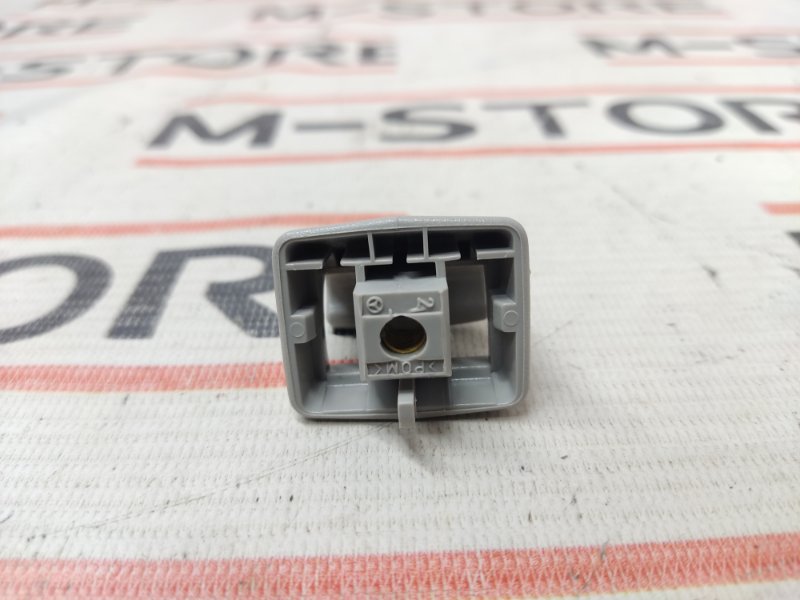 Крючок солнцезащитного козырька, 190 рублей, Красноярск