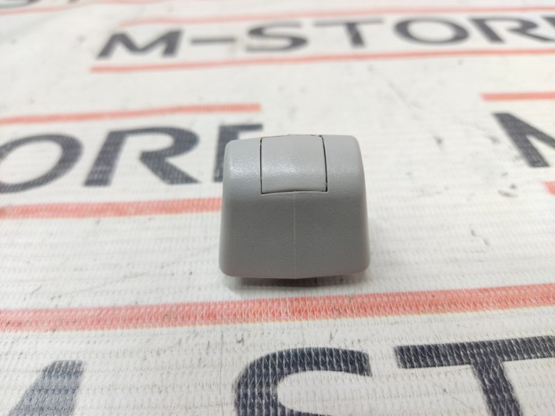 Крючок солнцезащитного козырька, 190 рублей, Красноярск