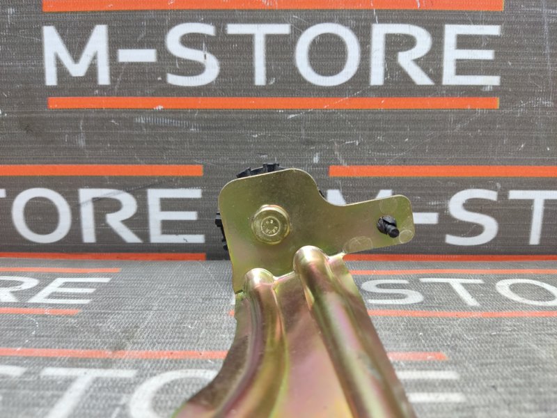 Кронштейн поводка стеклоочистителя, 300 рублей, Красноярск