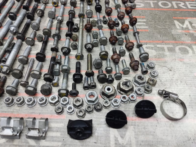 Болты и гайки ДВС, 930 рублей, Красноярск