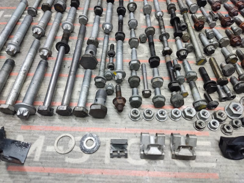 Болты и гайки ДВС, 930 рублей, Красноярск