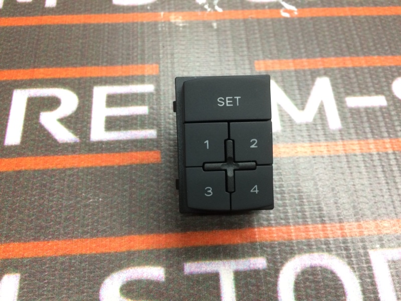 кнопка памяти сидений, 500 рублей, Красноярск