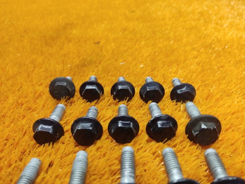 Болты и гайки дверей, 630 рублей, Красноярск