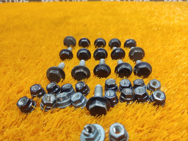 Болты и гайки дверей, 630 рублей, Красноярск