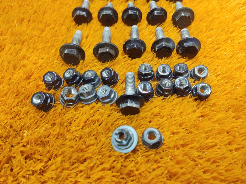 Болты и гайки дверей, 630 рублей, Красноярск