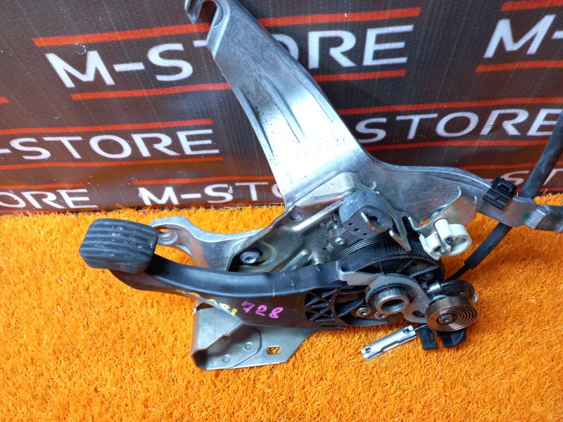 Педаль стояночного тормоза, 500 рублей, Красноярск