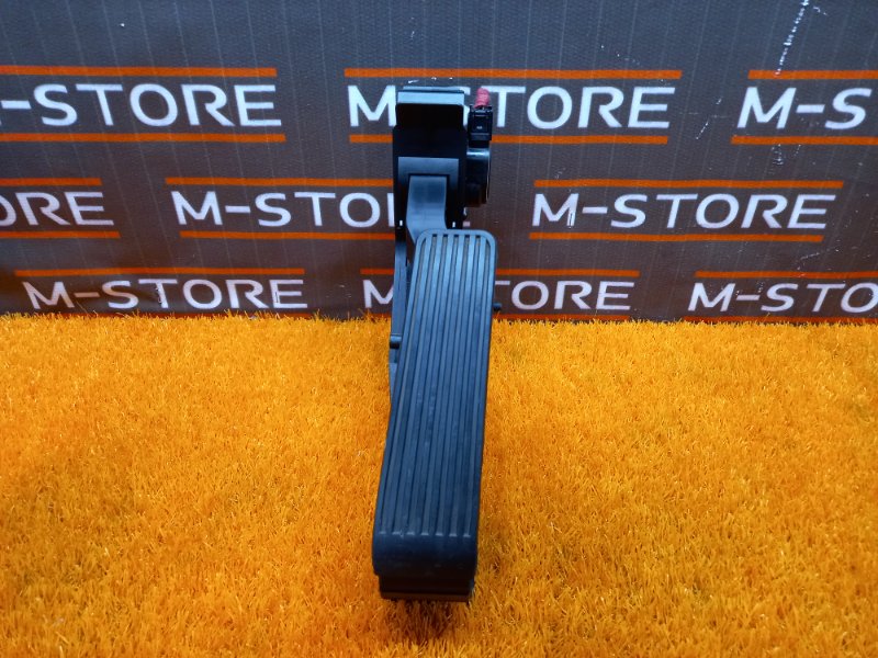 педаль газа, 1000 рублей, Красноярск