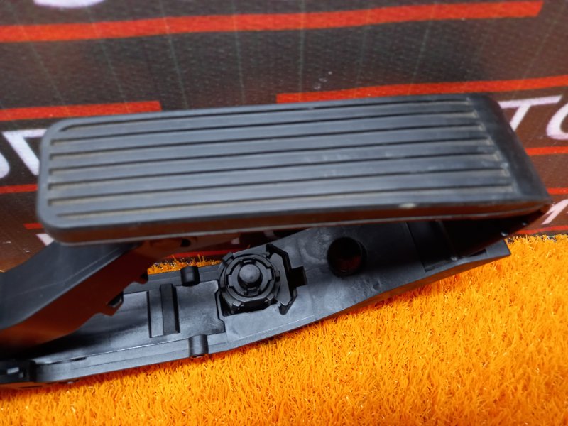 педаль газа, 1000 рублей, Красноярск