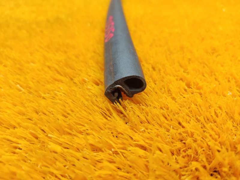 Уплотнитель капота, 340 рублей, Красноярск