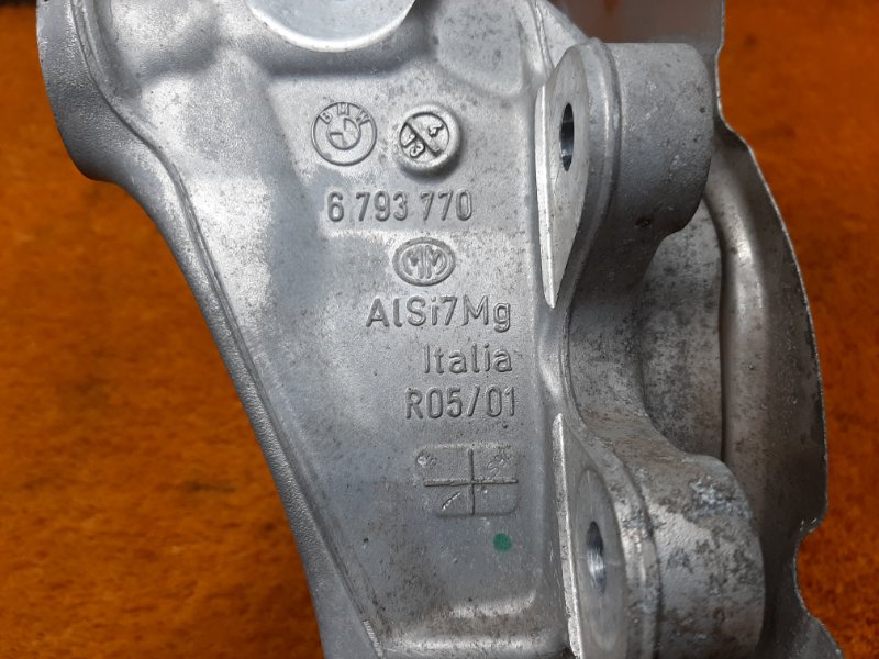 кулак поворотный, 1000 рублей, Красноярск