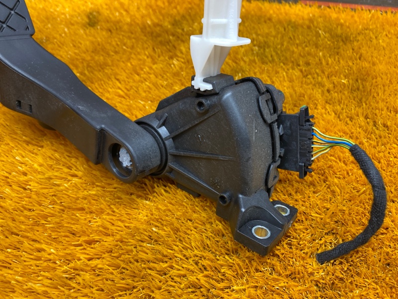 педаль газа, 500 рублей, Красноярск