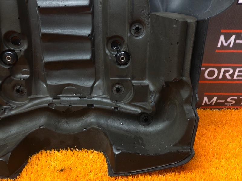 крышка двигателя, 1000 рублей, Красноярск