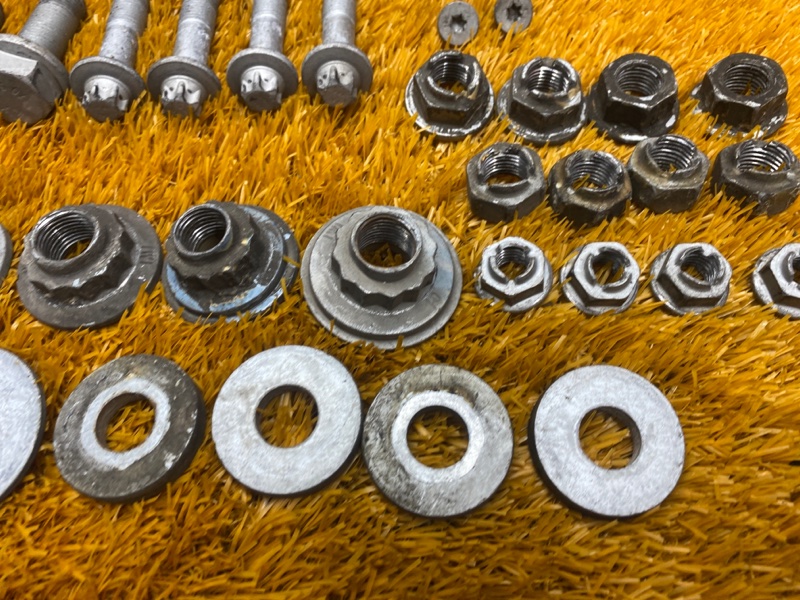 Болты и гайки передней подвески, 610 рублей, Красноярск