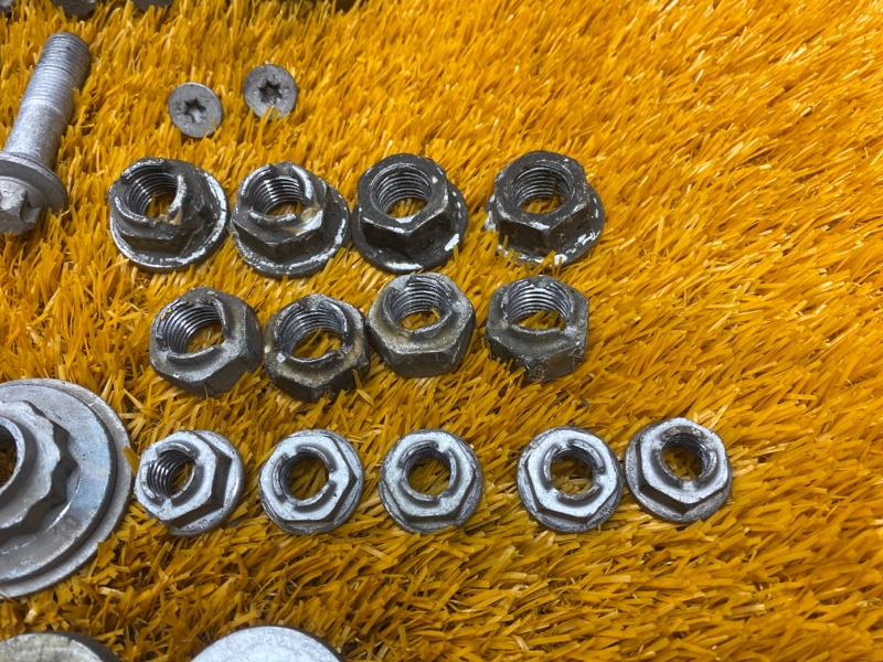 Болты и гайки передней подвески, 610 рублей, Красноярск