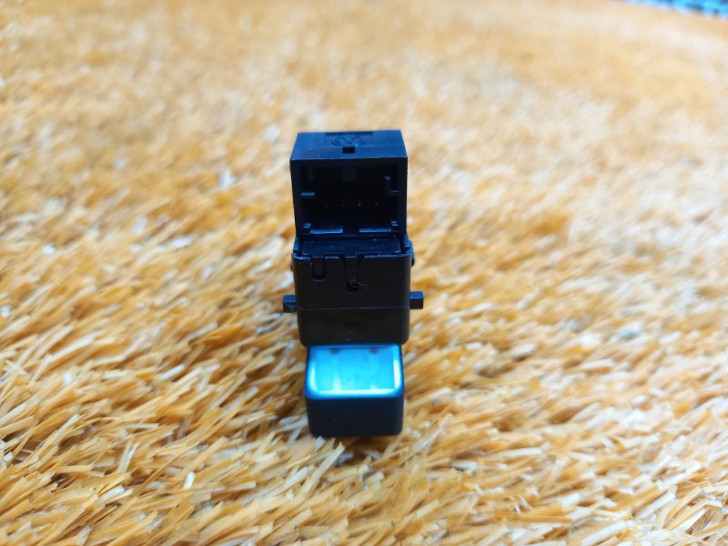 Кнопка центрального замка, 100 рублей, Красноярск