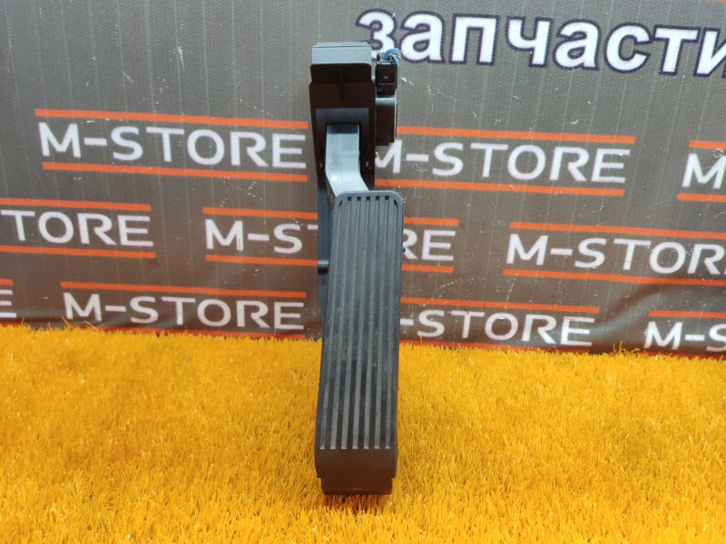 педаль газа, 1000 рублей, Красноярск