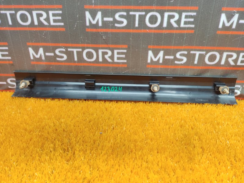 Накладка на порог салона, 210 рублей, Красноярск