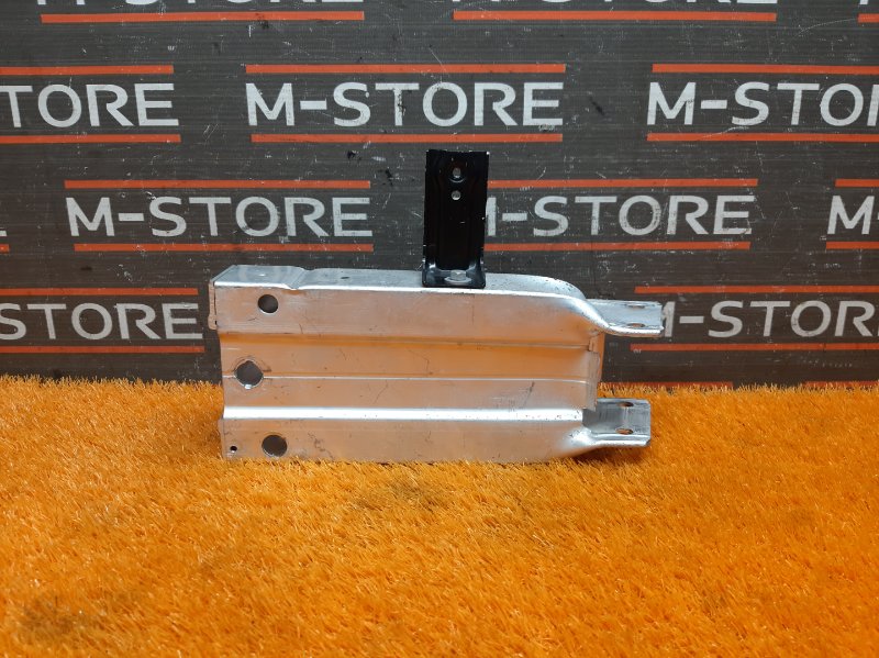 кронштейн усилителя бампера, 1520 рублей, Красноярск