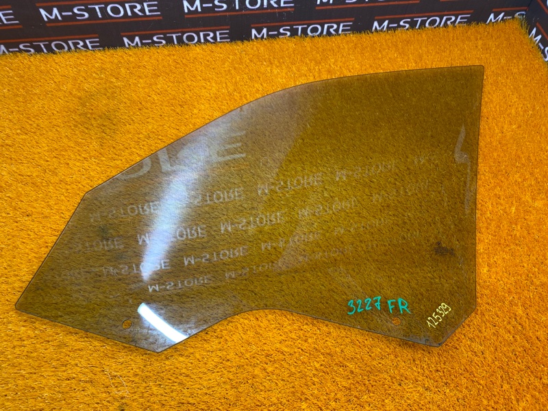 Стекло боковое, 500 рублей, Красноярск