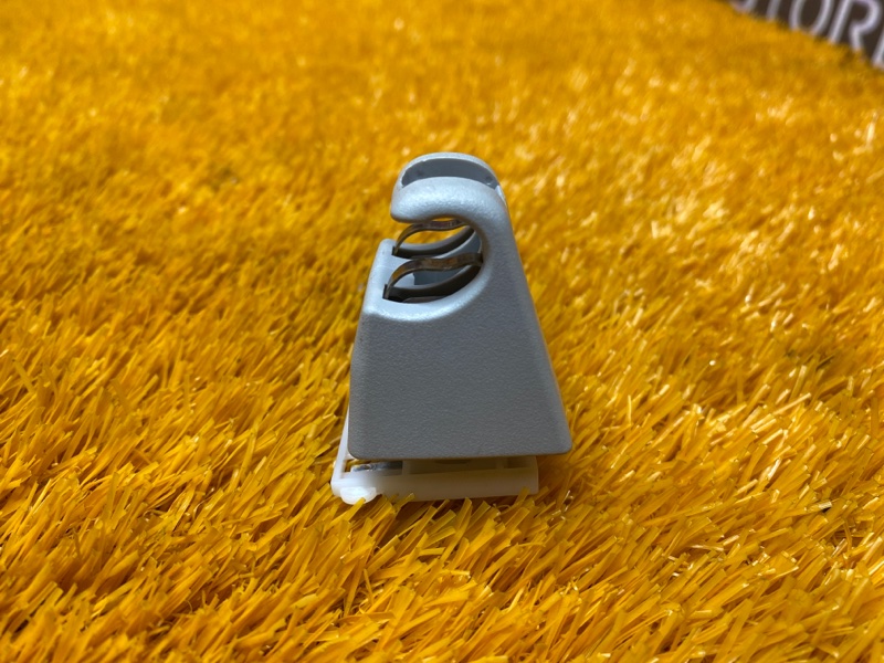 Крючок солнцезащитного козырька, 300 рублей, Красноярск