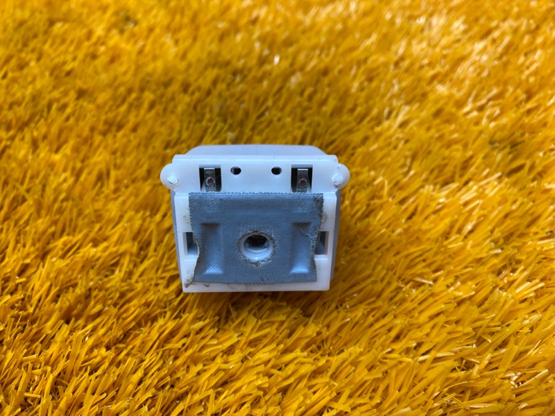 Крючок солнцезащитного козырька, 300 рублей, Красноярск