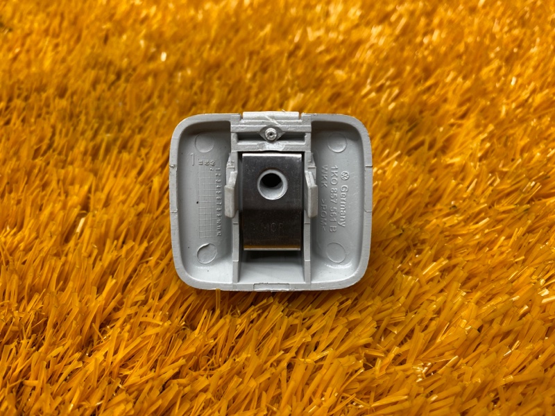 Крючок солнцезащитного козырька, 300 рублей, Красноярск