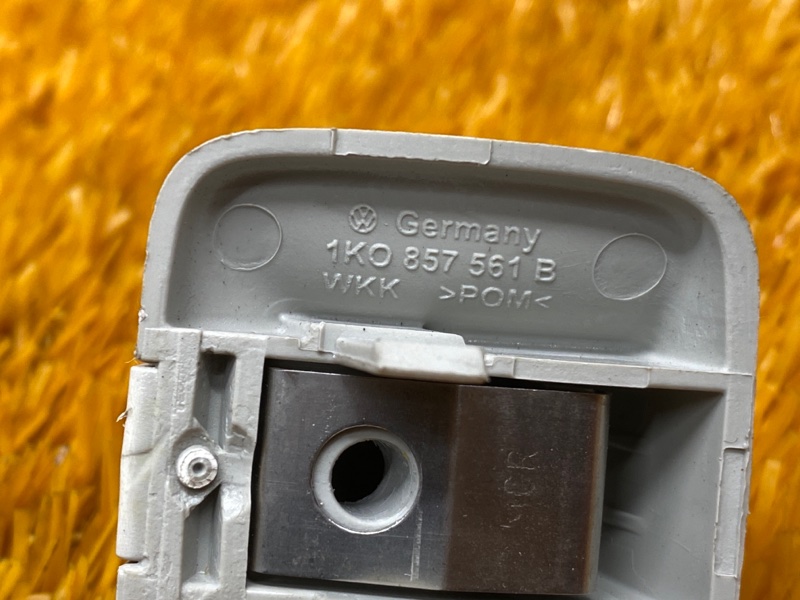 Крючок солнцезащитного козырька, 300 рублей, Красноярск