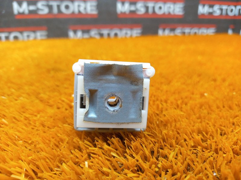 Крючок солнцезащитного козырька, 300 рублей, Красноярск