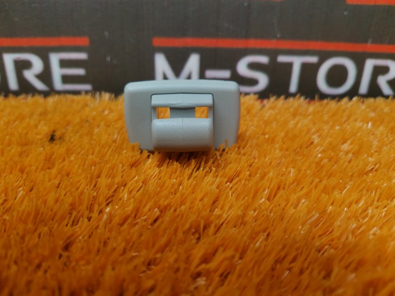 Крючок солнцезащитного козырька, 400 рублей, Красноярск