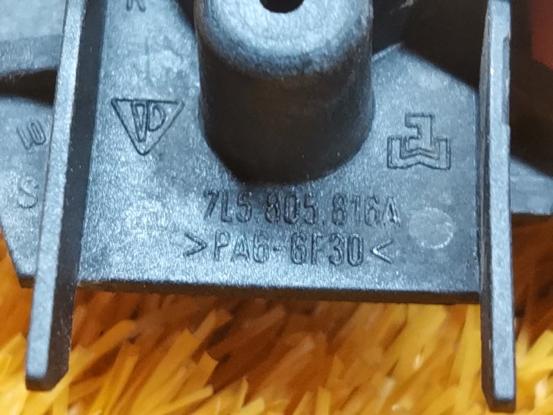 Кронштейн крышки двигателя, 300 рублей, Красноярск