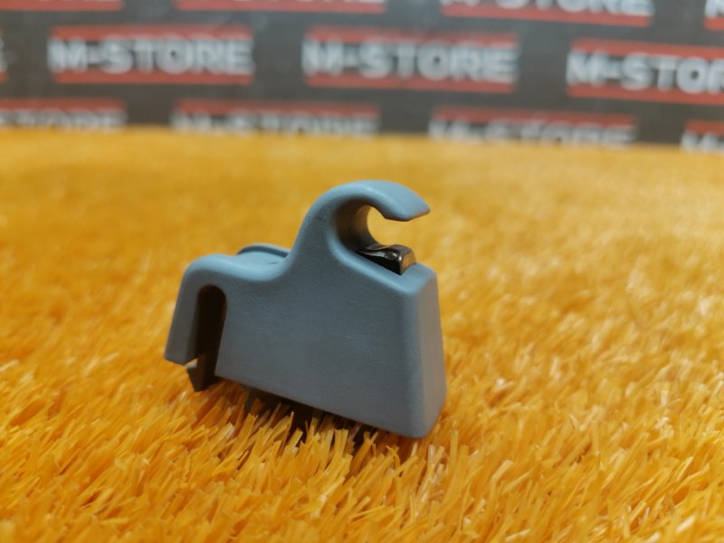 Крючок солнцезащитного козырька, 300 рублей, Красноярск