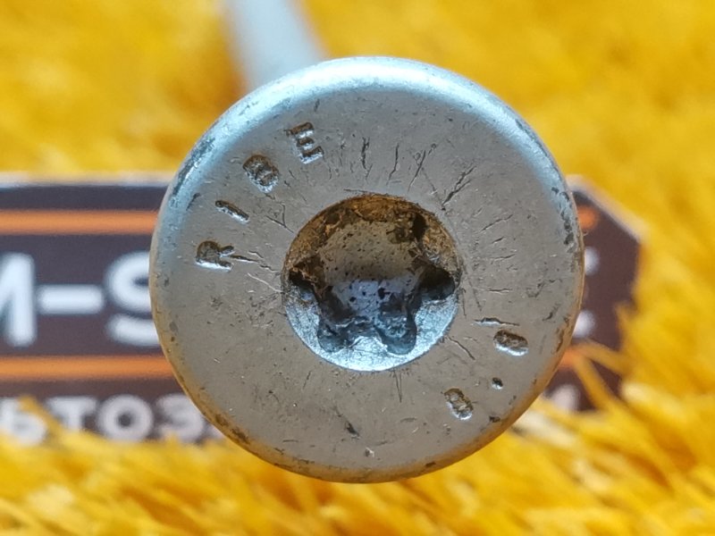 болт подвески, 50 рублей, Красноярск