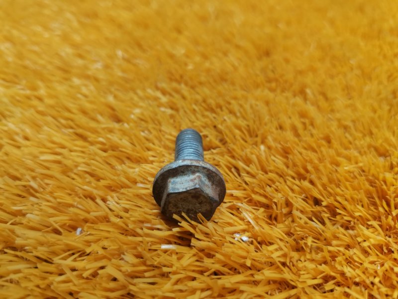 болт подвески, 50 рублей, Красноярск