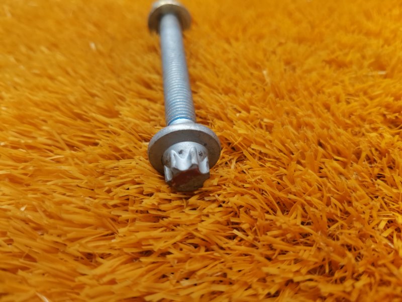 болт подвески, 100 рублей, Красноярск