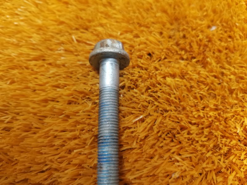 болт подвески, 100 рублей, Красноярск