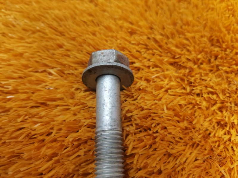 болт подвески, 100 рублей, Красноярск