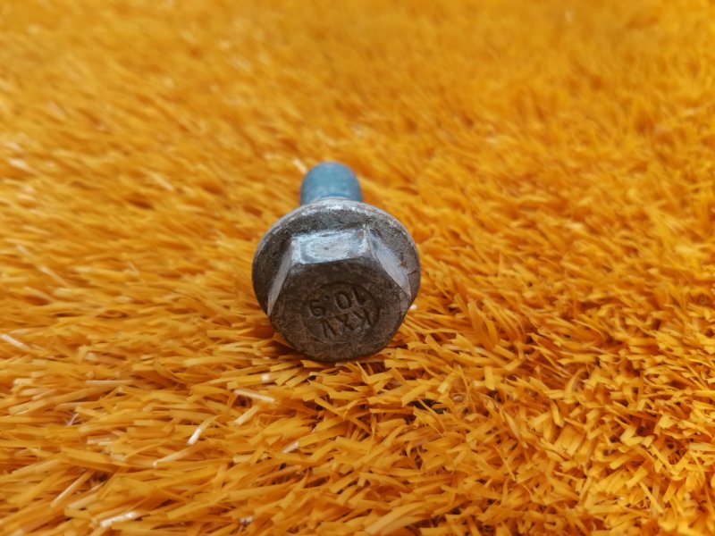 болт подвески, 50 рублей, Красноярск