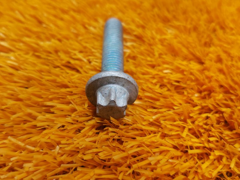 болт подвески, 50 рублей, Красноярск